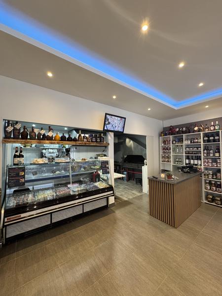 Vitrine de plats et desserts